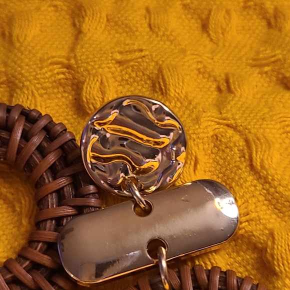 BASKET WEAVE EARRINGS! - Picture 3 of 4